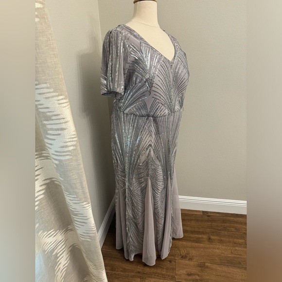 Plus Dress 🩶 - Picture 7 of 12